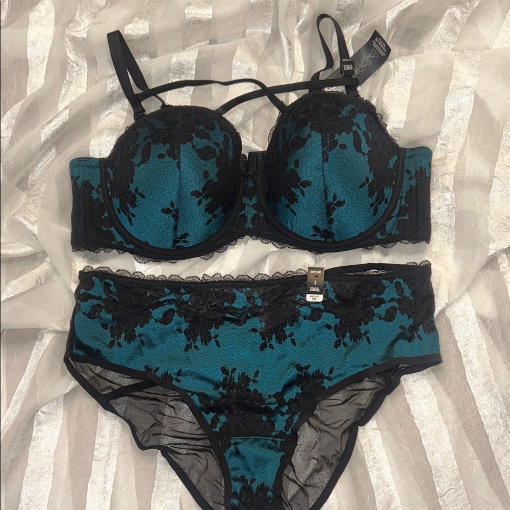Torrid curve 44C push up strapless size 3 hipster bra panty set Set